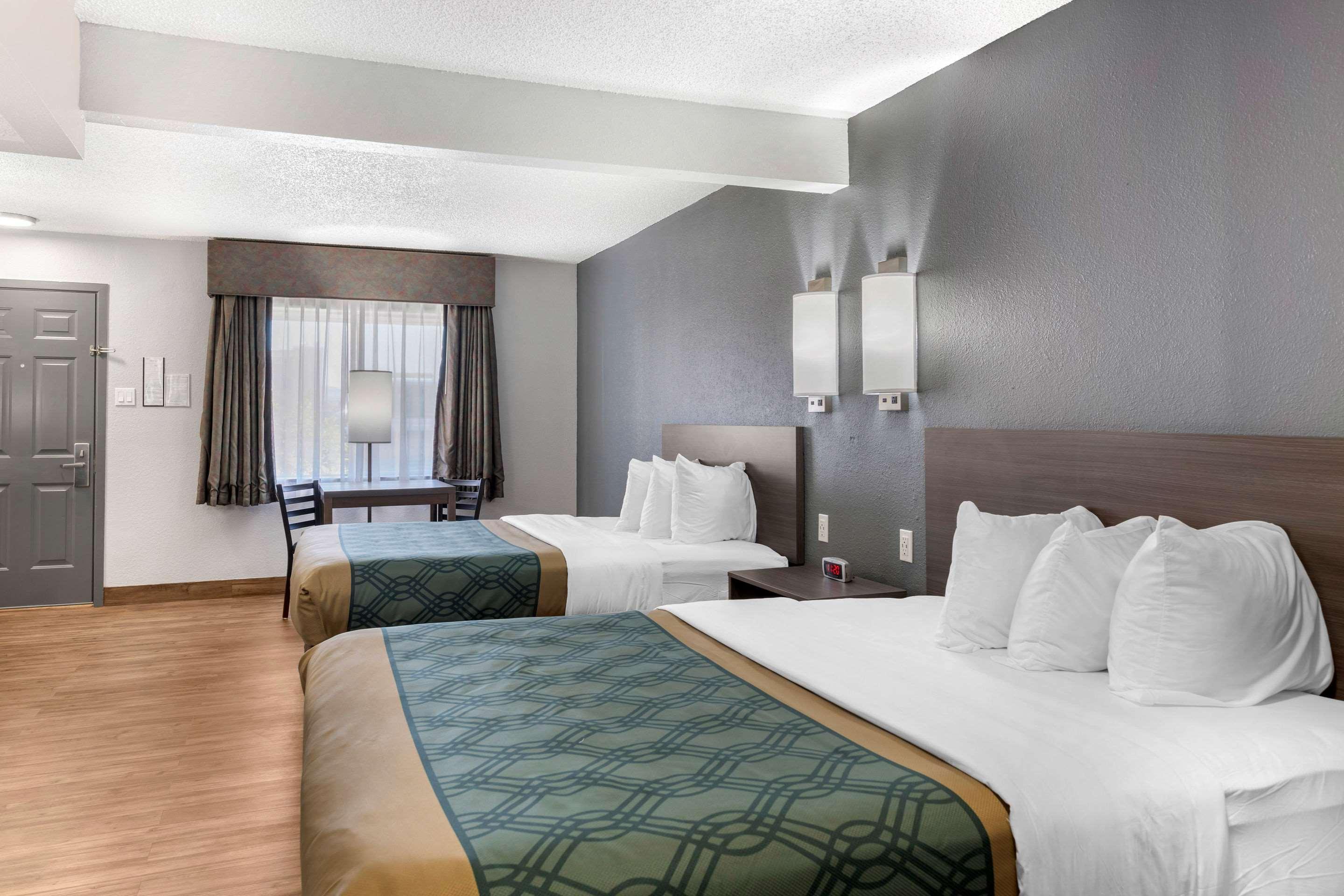 Econolodge & 2*