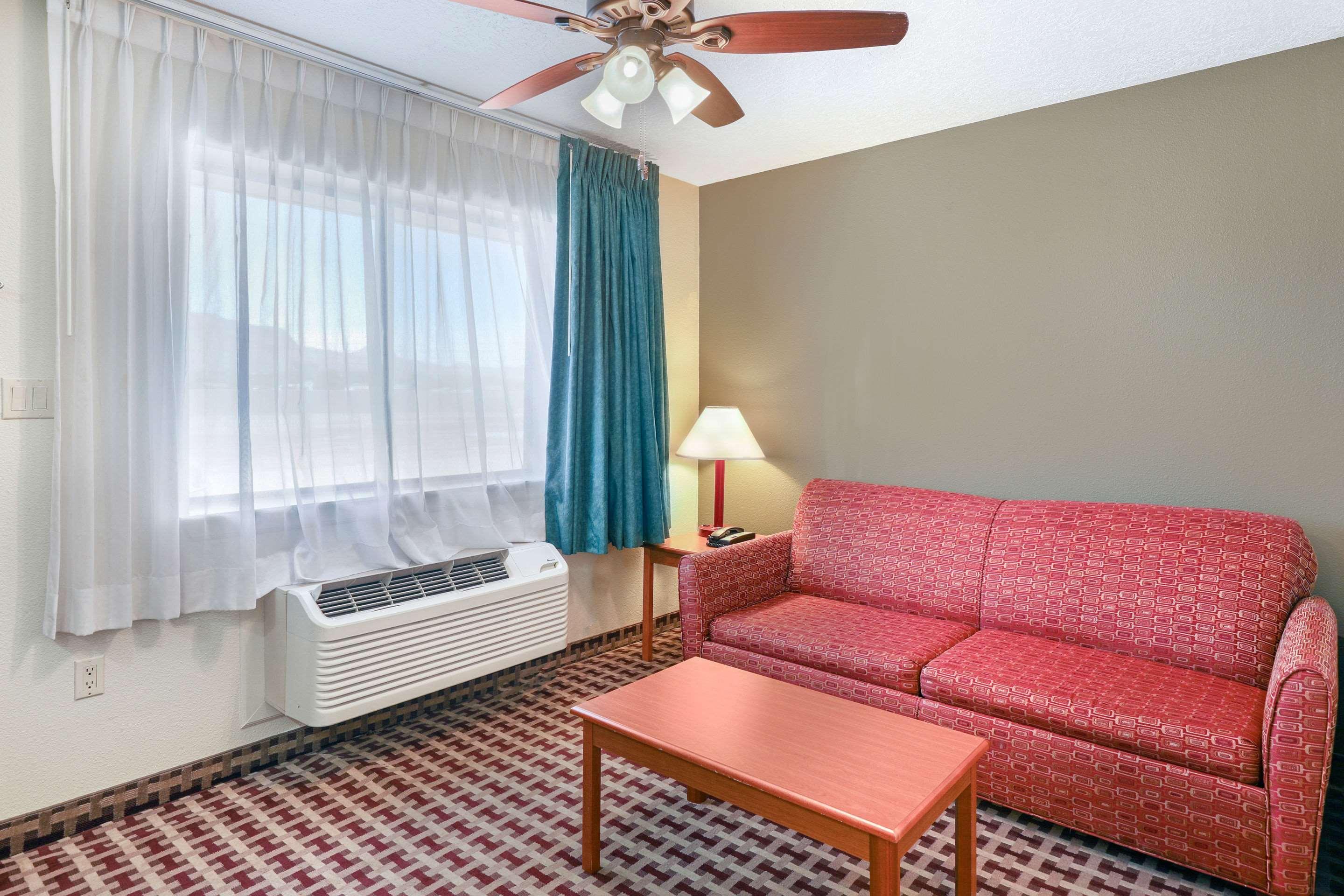Motel Econolodge & 2*