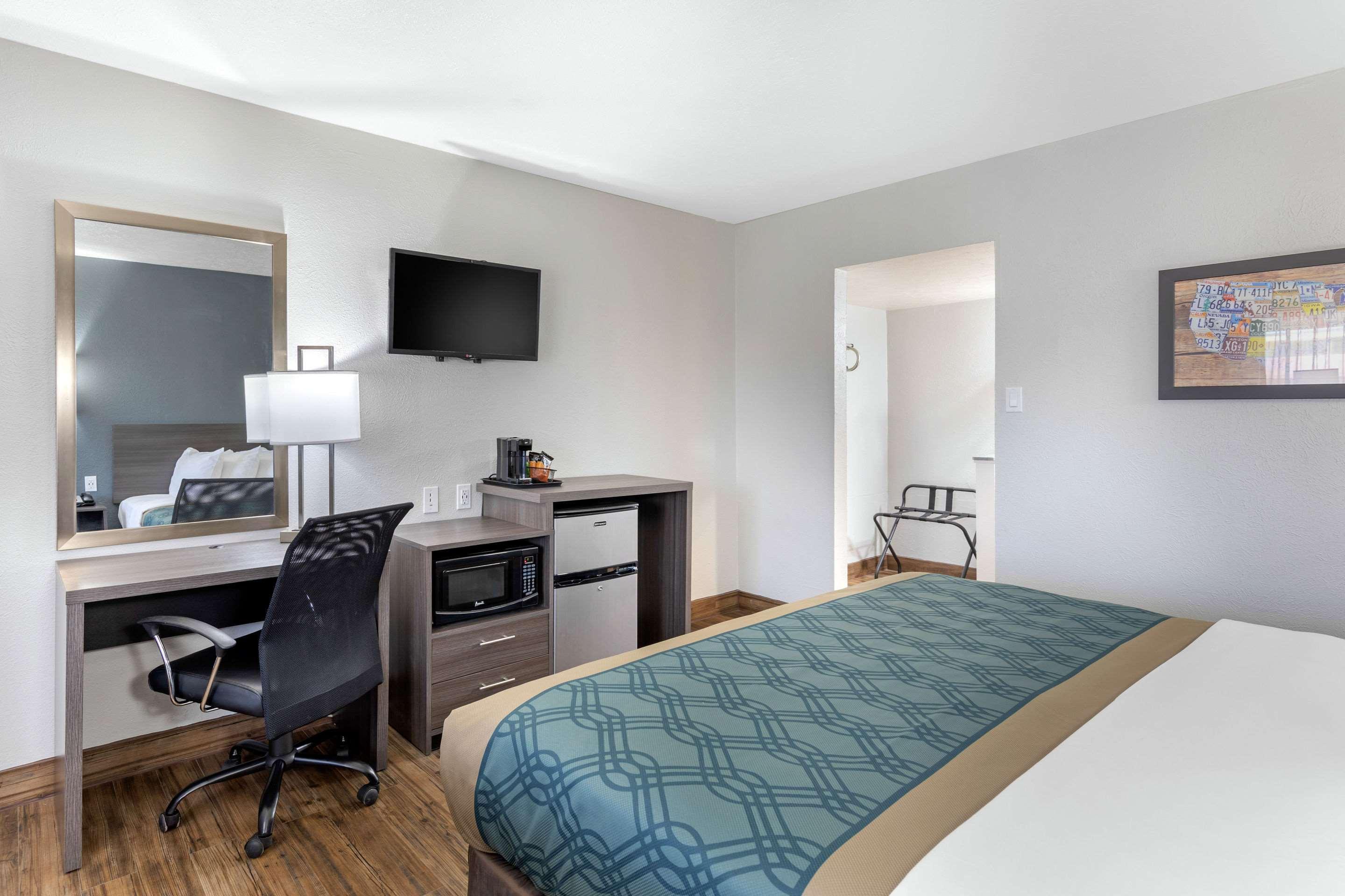 Econolodge & Socorro