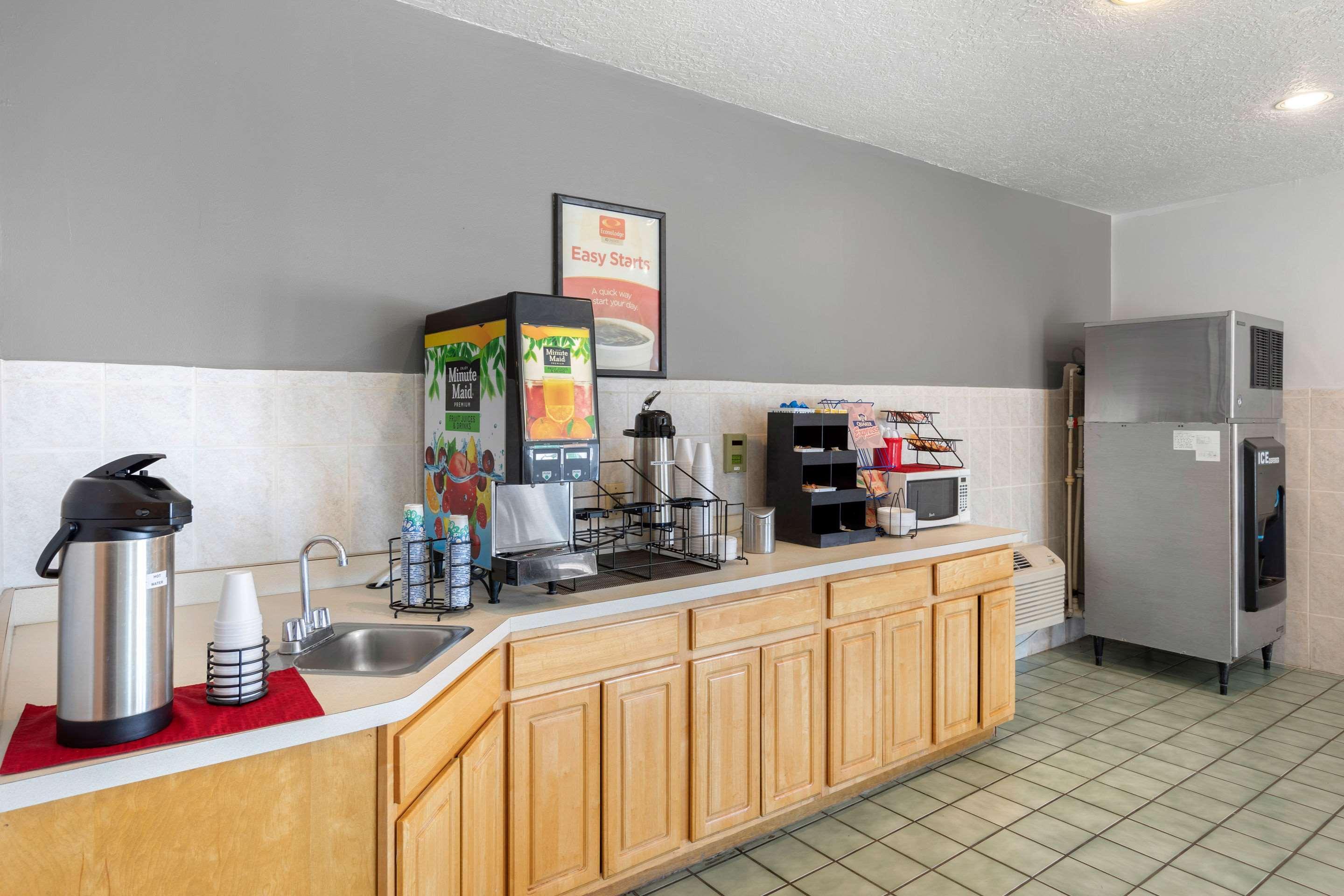 Econolodge &