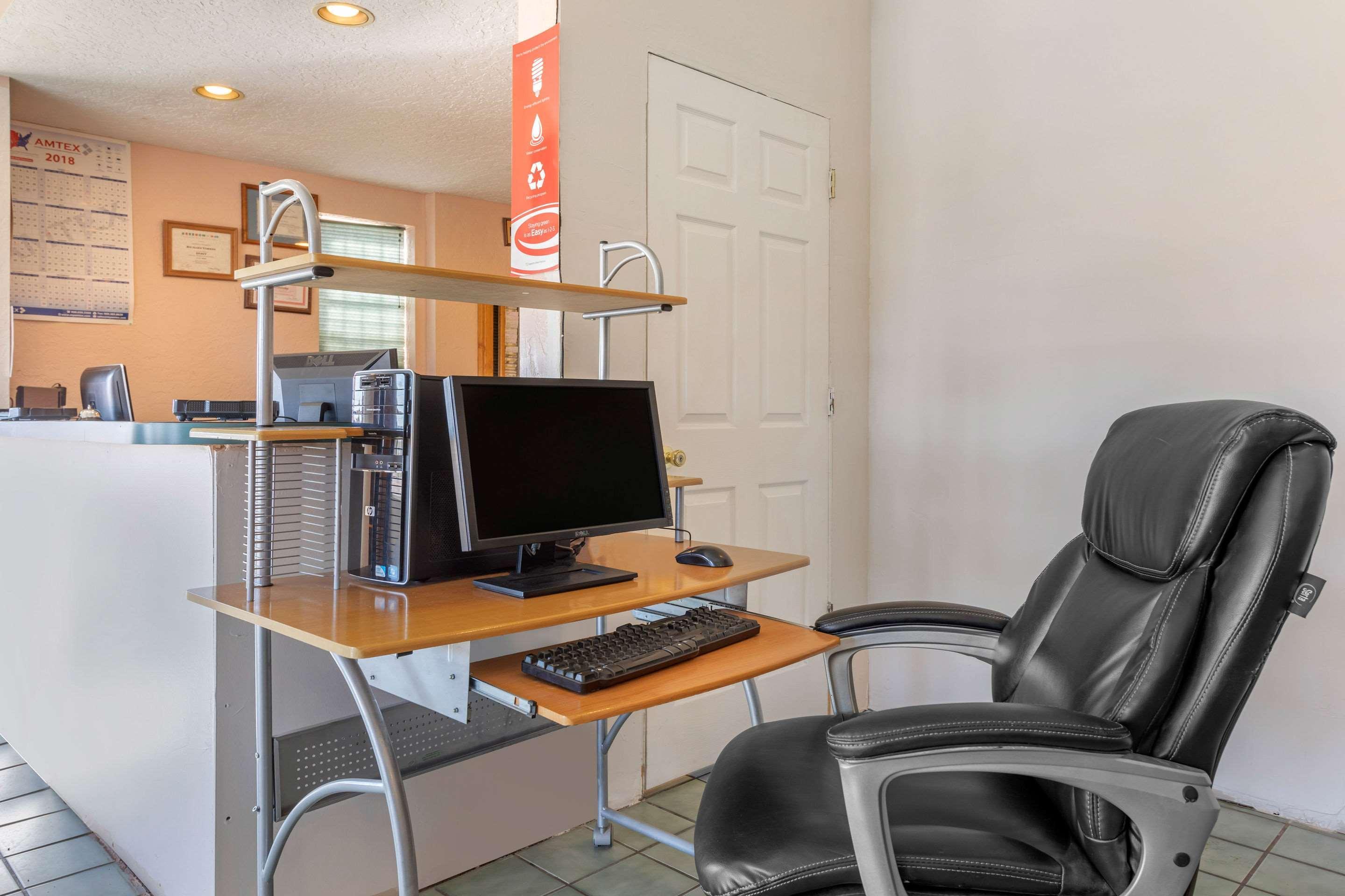Motel Econolodge & 2*