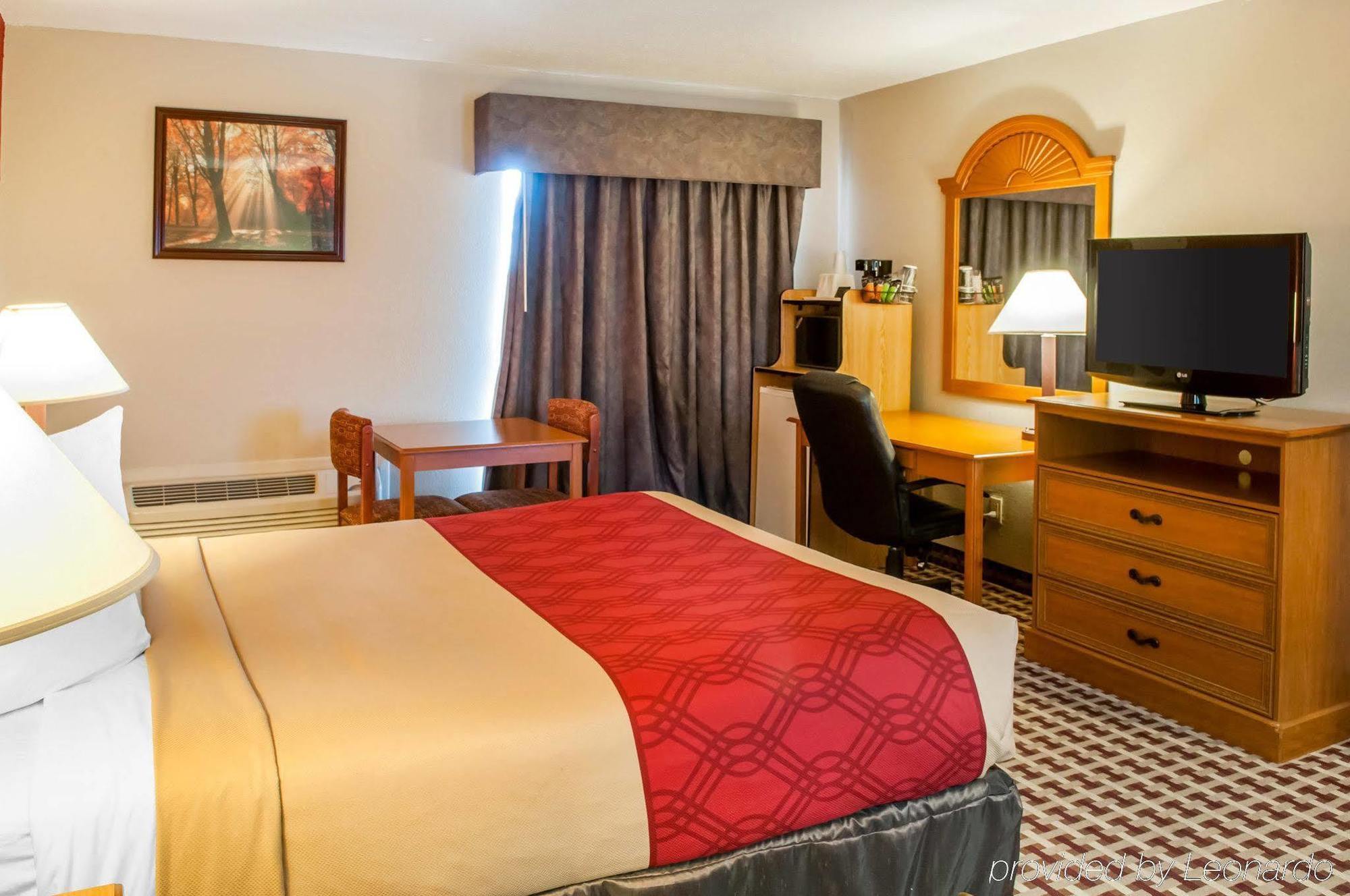 Econolodge & Socorro