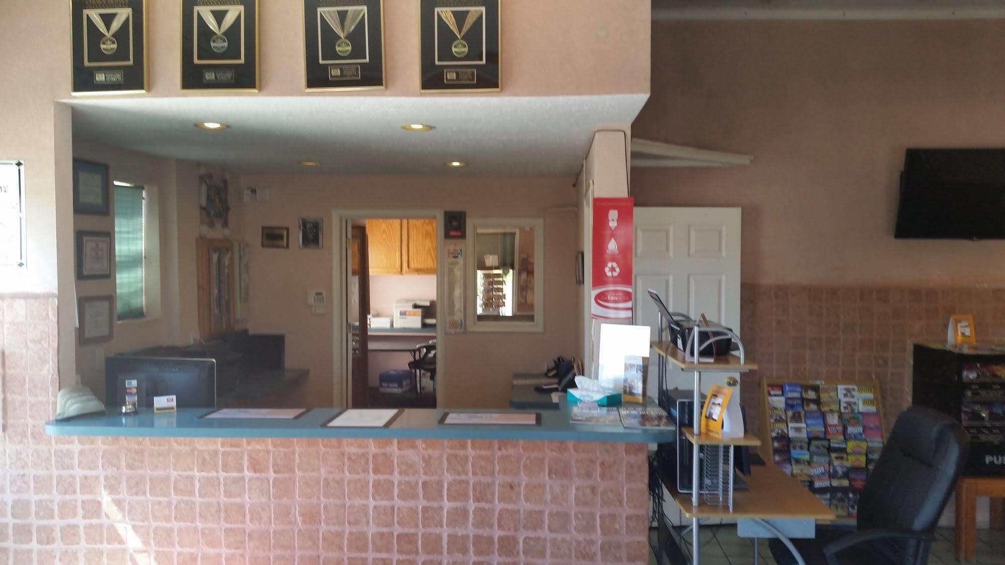 Econolodge & 2* Socorro